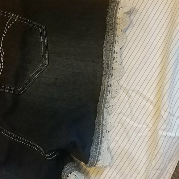 Blue pearl jean shorts - Picture 3 of 5